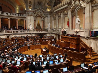 Passos Coelho devia pedir desculpa aos portugueses