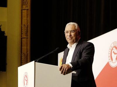 Líder do PS apela à maioria absoluta