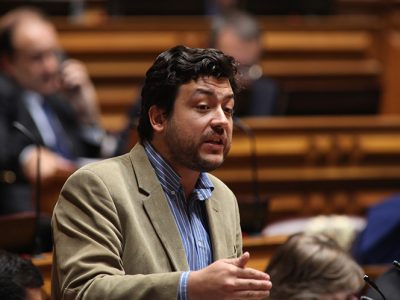 PS defende pagamento de propinas em prestações