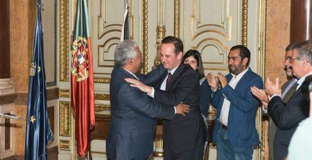 Nós e os esquecimentos e outras tropelias da direita