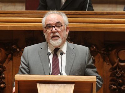 Crescimento e modernização económica são a resposta aos desafios demográficos e sociais