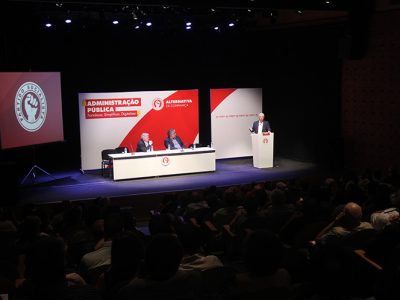 Este Governo desvaloriza o papel do Estado