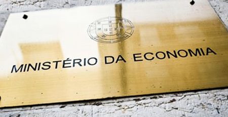 Trabalhadores a ganhar o salário mínimo aumentaram 73,6%