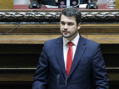 Governo agiu com “estranha” falta de transparência