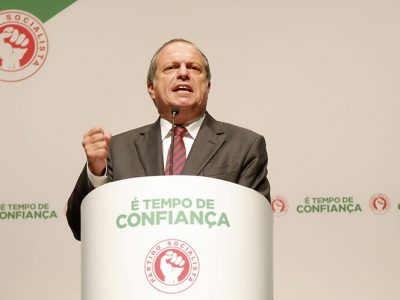 Só o voto no PS pode derrotar a direita