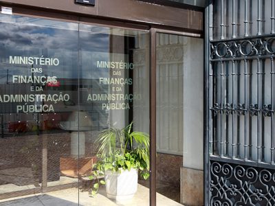 Agora, a política