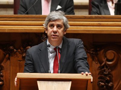 Governo de direita despedido por justa causa