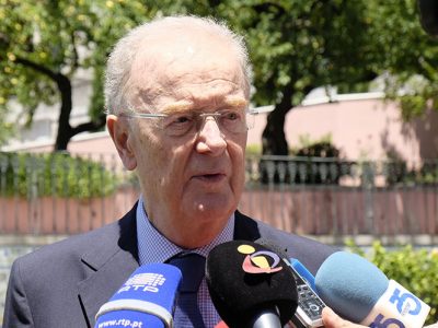São muitas as vozes a reclamar celeridade a Cavaco Silva