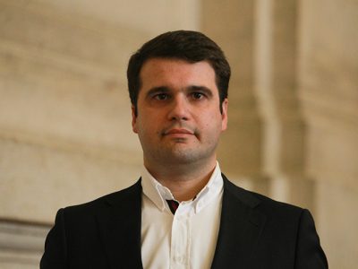 Direita deixa país em situação financeira complicada