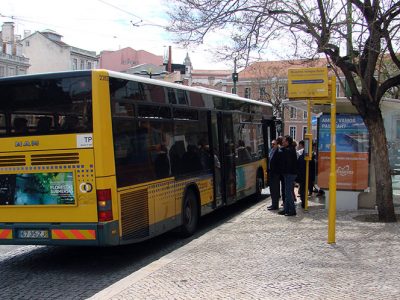 Deputados do PS querem controlo de lotação e mais autocarros em circulação