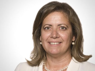Transferir para os municípios a gestão envolvente dos portos