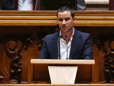 Proposta do PS para a redução da sobretaxa aprovada na especialidade