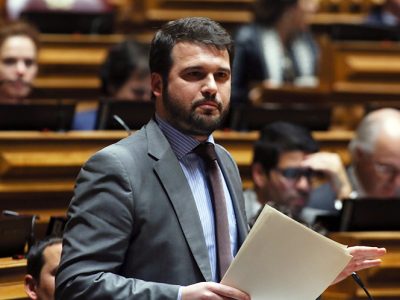 PS repudia ataque “irresponsável e doentio” ao ministro das Finanças