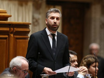 Líder da oposição deve fundamentar afirmações que não dignificam o cargo que ocupa