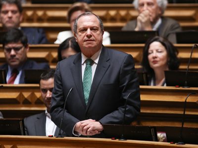 Portugal poderá sair do plano inclinado em que a direita o deixou