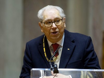António Arnaut distinguido com prémio honorário do Ministério da Saúde