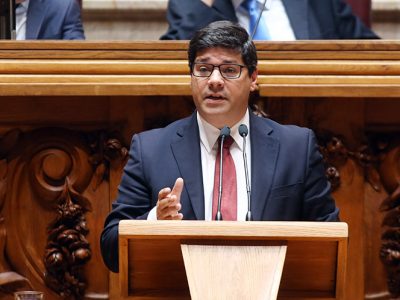 PS chama Vítor Gaspar e Maria Luís Albuquerque para esclarecimentos
