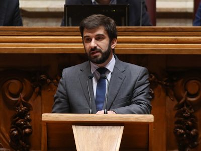 Reconstruir o que a direita destruiu na escola pública