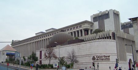 Banco público terá balcões em todos os concelhos do país