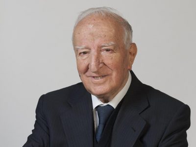 Governo acompanha em Paris distinção a Eduardo Lourenço