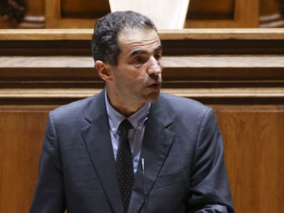 Governo assume combate cerrado à praga das praxes