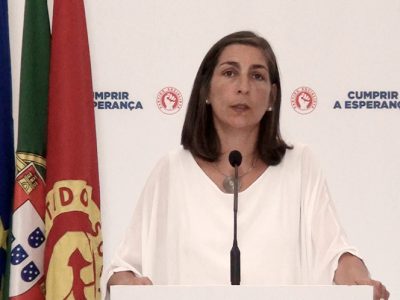Passos Coelho sem memória e com visão distorcida do país