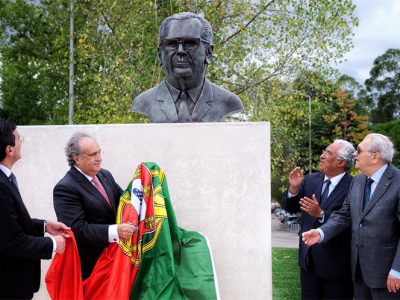 António Costa homenageia António Arnaut