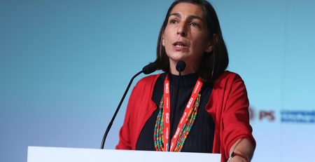 Não é sério comparar o PS e a direita na resposta dada aos problemas do sistema financeiro do país