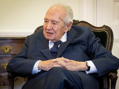 Timor vai condecorar Mário Soares