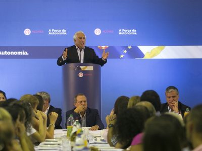Vinte anos de governação socialista nos Açores trouxeram mais coesão social e finanças públicas sãs