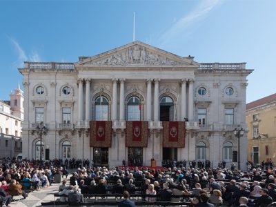 Cumprir perante os cidadãos é retomar a essência da democracia