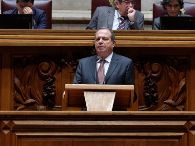 “Desmaterialização dos manuais escolares: um debate expectável”