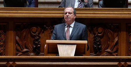 “Desmaterialização dos manuais escolares: um debate expectável”