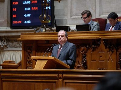 Carlos César