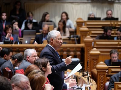 A estratégia do Governo veio provar que havia uma alternativa e que produz bons resultados para o país