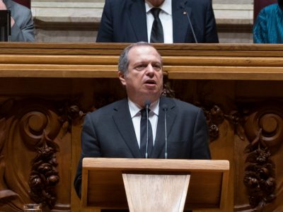 Parlamento homenageou “militante número um da democracia portuguesa”