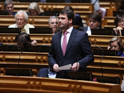 PS aguarda mais informação para decidir sobre inquérito