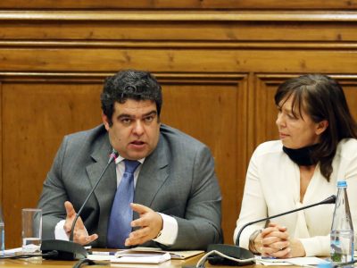 OS HUMANOS E OS ROBÔS