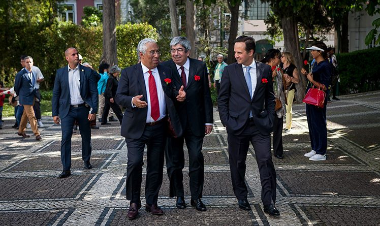 Primeiro-ministro abre jardins de São Bento às comemorações de Abril