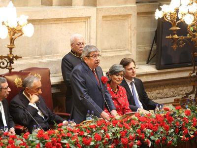Portugal vive hoje um novo tempo político