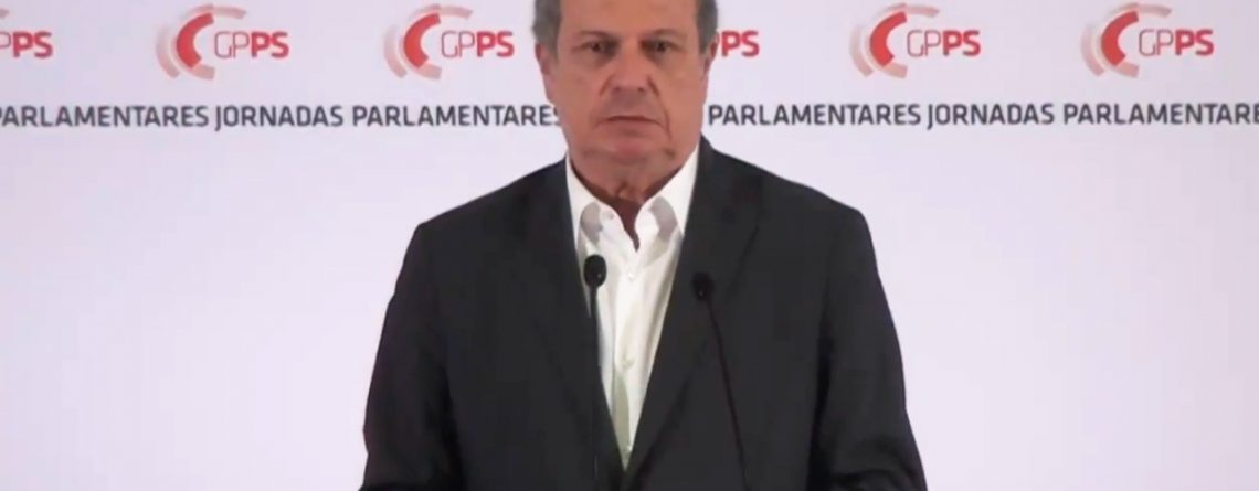 Carlos César