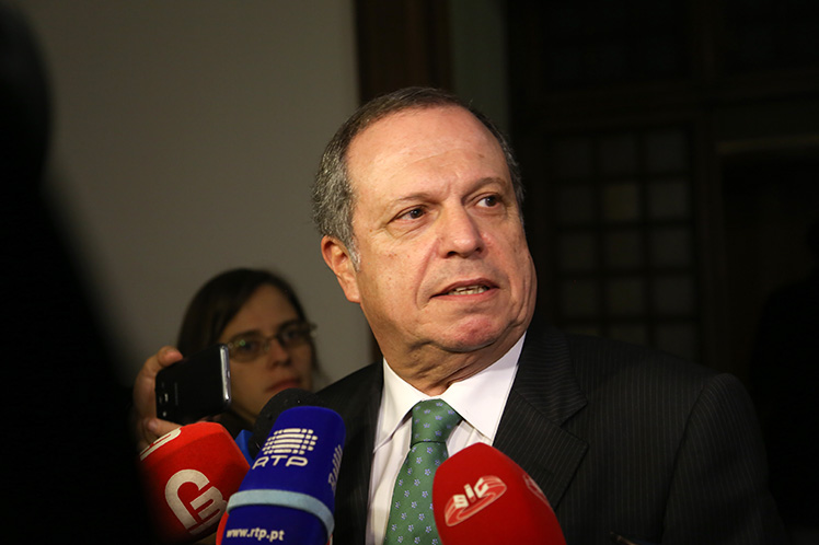 Carlos César