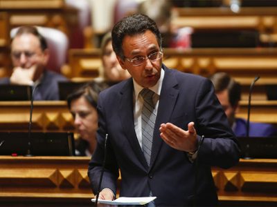 PS critica redundância e persistência no erro das propostas do PSD