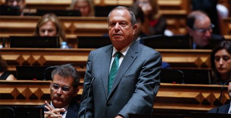 Carlos César defende percurso de exigência para que Estado não volte a falhar