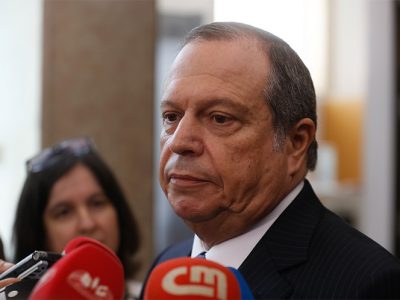 Carlos César pede “apoio muito forte dos portugueses” para manter rumo