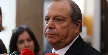Carlos César pede “apoio muito forte dos portugueses” para manter rumo