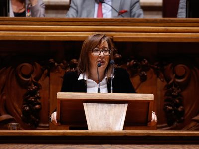 PS elogia Orçamento que “coloca no centro as pessoas”