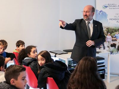 A DIREITA FAZ DE CONTA