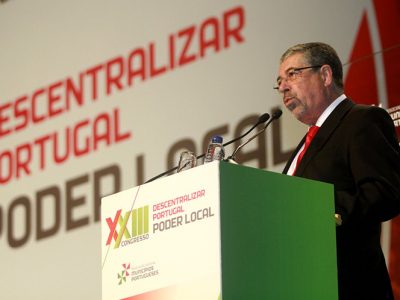 Socialista Manuel Machado reeleito na liderança dos municípios