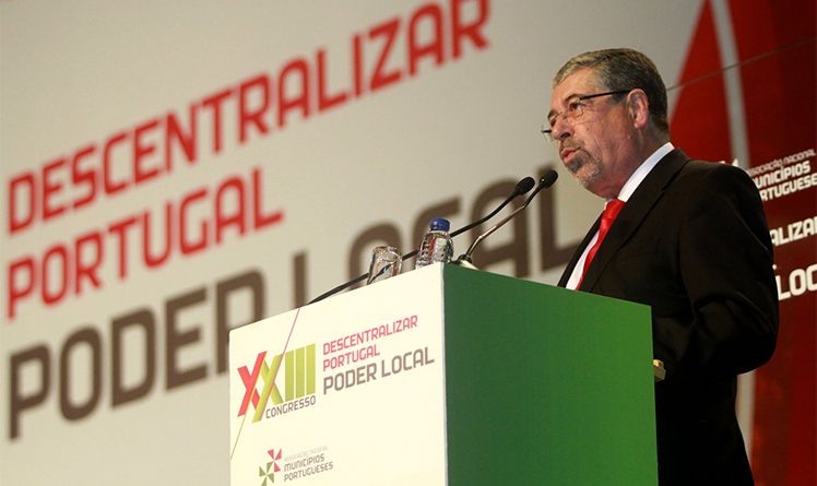 Socialista Manuel Machado reeleito na liderança dos municípios